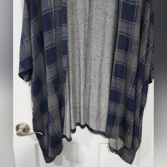NWOT Lane Bryant Blue & Gray Plaid Short Dolman Sleeve Open Front Cardigan 22/24 - Picture 4 of 10